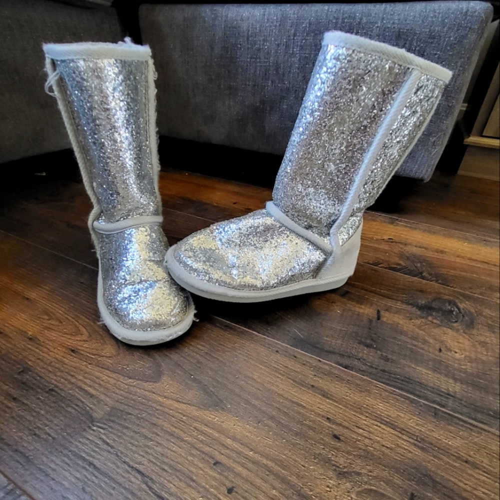 FabKids Girls Silver Shimmery Boots
